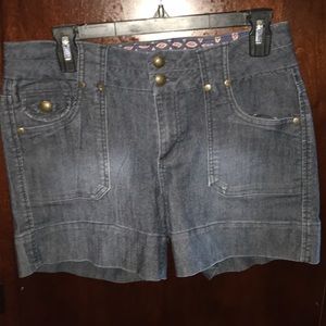 Women’s shorts, size 6